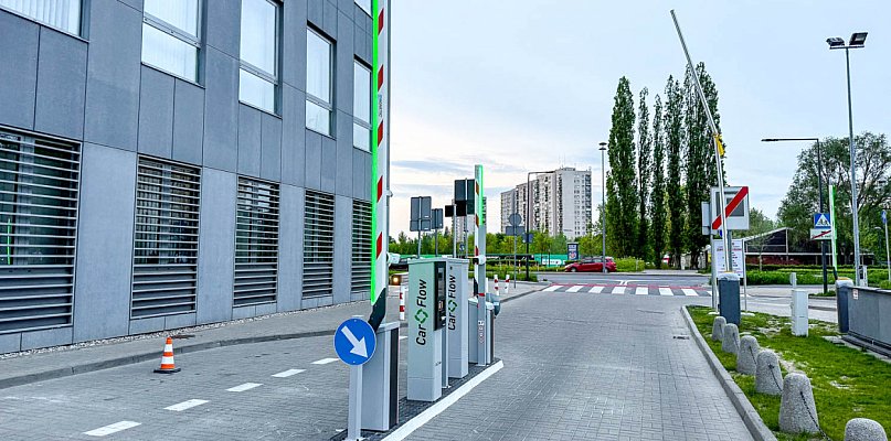 Dwa miesiące ze szlabanami przy ratuszu. Od kiedy opłaty za postój? - 36020