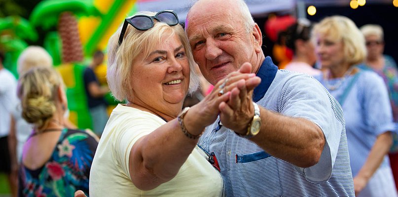 Taneczny wieczór na Kajakowej. Druga potańcówka na Ursynowie ZOBACZ ZDJĘCIA - 36077
