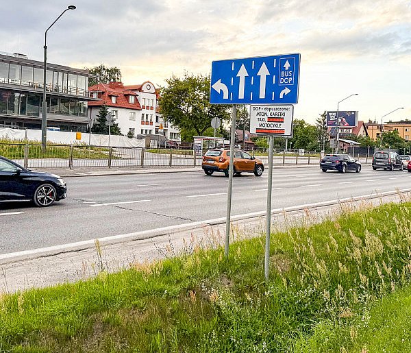 Jechał buspasem – skończył w komisariacie. Policyjne zatrzymanie na Puławskiej-36242