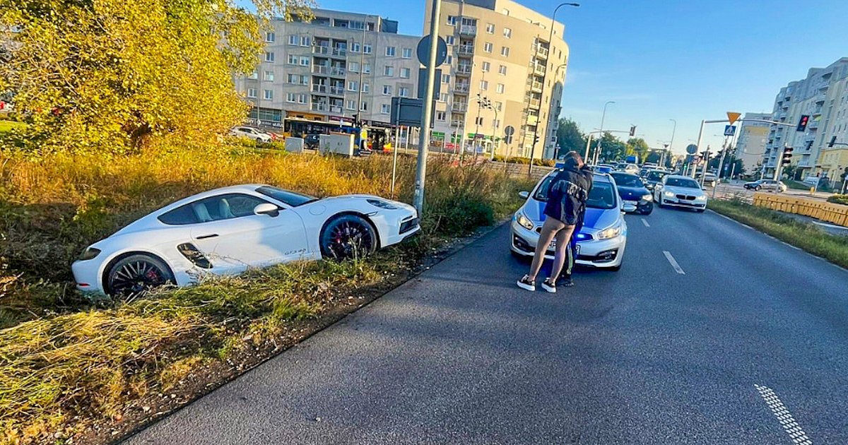 Porsche w rowie na Ursynowie. Kierowca chciał popisać się przed pasażerką, zapłaci 5000 zł