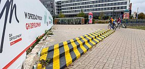 Betonowy próg niebezpieczny dla przechodniów!