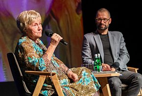 "Rzuciłam to rzępolenie". Aktorka Teresa Lipowska spotkała się z sąsiadami!-37248