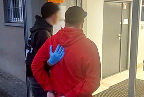 Policyjne zatrzymanie na Kabatach. "Mężczyzna był bardzo pobudzony"-37793