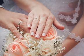 40 tys. zł za ślub i dziecko. PiS chce zachęcać do małżeństw i rodzicielstwa-38019