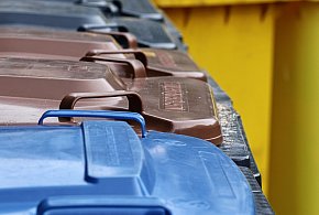 Fioletowe worki na odpady. Oto, co powinno tam trafiać-39056