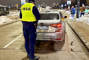 Przykleił zderzak torebką foliową, inny jechał po pijaku bez prawa jazdy