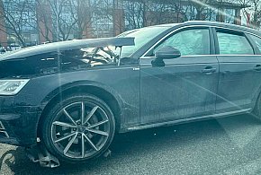 Demolka na skrzyżowaniu Puławskiej i Pileckiego. Audi "skosiło" słupy