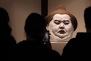 Głowy zapaśników sumo w UCK Alternatywy. Ta wystawa robi ogromne wrażenie!