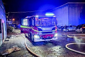 Kłęby dymu nad Kłobucką. Pożar przy areszcie śledczym