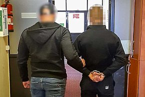 Cios w twarz i kradzież telefonu za 8 tys. zł. Brutalny rozbój w Al. KEN