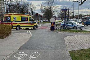 Dostawczak potrącił rowerzystę na Ursynowie. Cyklista miał zielone