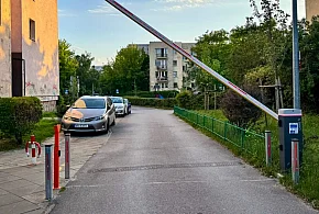 Nocna pobudka na Mandarynki. Syreny karetek jak pilot do szlabanu?