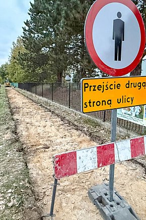 Ruszył remont chodnika przy Stryjeńskich na Ursynowie-6389