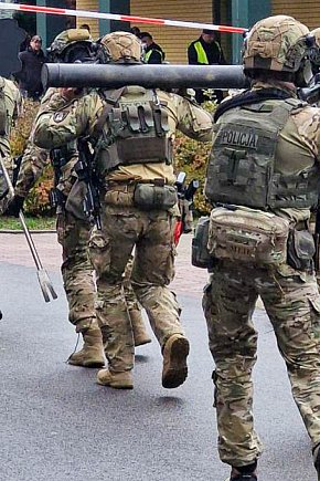 Antyterroryści na SGGW-6395