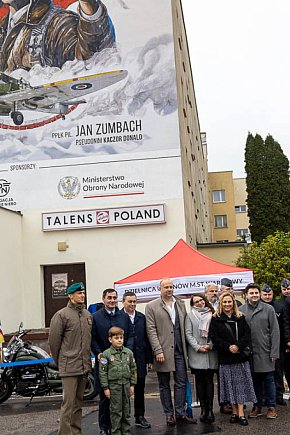 Mural Zumbacha na Ursynowie odsłonięty-6406