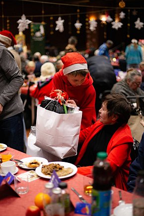 Świąteczny obiad z ubogimi-6509