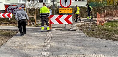 Remontują chodnik, mieszkańcy wieszczą fuszerkę. ZDM: To nie błąd, to etap remontu-37263