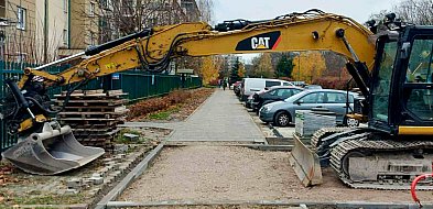 Przejście tylko pod koparką! Bałagan z remontem na Jeżewskiego-37859