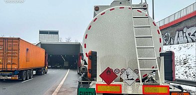 Groźny incydent przed tunelem POW na Ursynowie. Policyjna akcja "odwrót"!