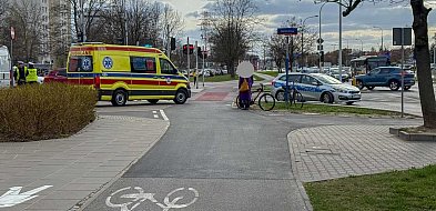 Dostawczak potrącił rowerzystę na Ursynowie. Cyklista miał zielone