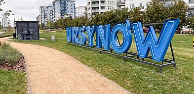 Kultowy neon "Ursynów" powróci. Dzielnica szykuje replikę
