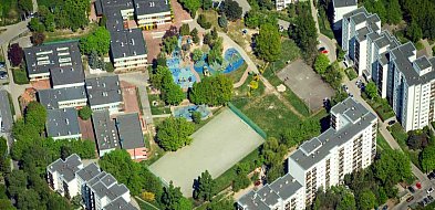 Miejsca schronienia pod boiskami? Ursynów chce budować parkingi "dual use"