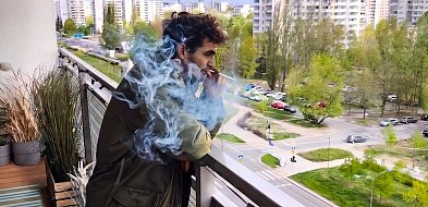 Palacze kontra niepalący. Bitwa o balkony na ursynowskich osiedlach