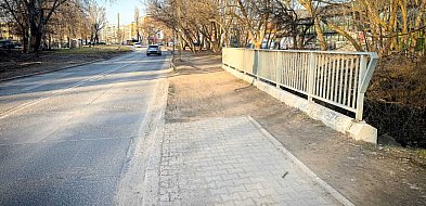 "Moda na sukces". Przebudowa Kłobuckiej idzie jak po grudzie. Ale coś się rusza