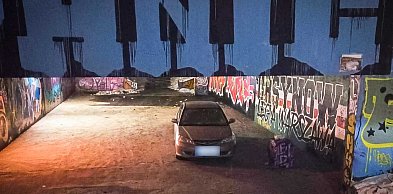 Rajd po schodach na Ursynowie. Wjechał Hondą prosto do przejścia podziemnego