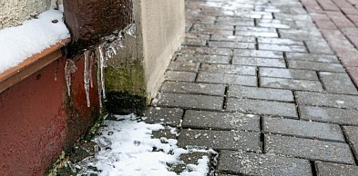 Szykuje się „szklanka” na chodnikach! Ratusz ostrzega