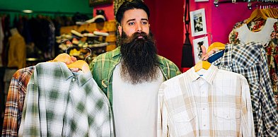 Koszulki męskie w dużych rozmiarach - jakie fasony najlepiej modelują sylwetkę