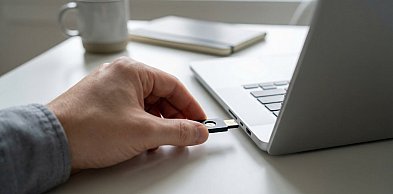 Jak zgrać pliki z telefonu na pendrive. Tworzenie szybkiej kopii zapasowej