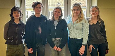 Zwolnieni z Teorii w akcji. Młodzież z Ursynowa uczy, jak ze sobą rozmawiać!