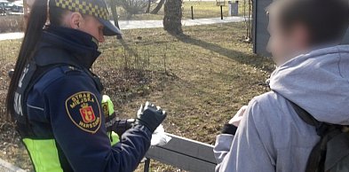 Diler pod liceum na Ursynowie? Straż miejska ujęła 34-latka