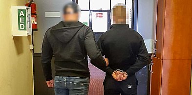 Cios w twarz i kradzież telefonu za 8 tys. zł. Brutalny rozbój w Al. KEN