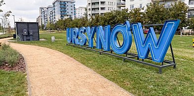 Kultowy neon "Ursynów" powróci. Dzielnica szykuje replikę
