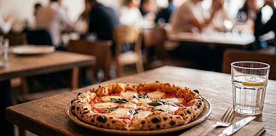 Jakie są składniki na ciasto do pizzy?