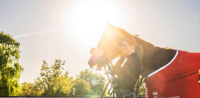 Bomba w górę! Tor Służewiec otwiera sezon 2026. Już dziś gonitwy, moda i koncert