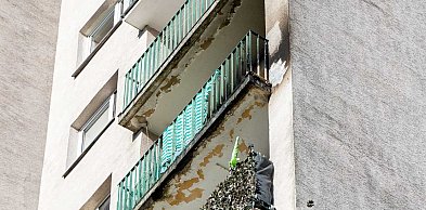 Pożar w wieżowcu na Ursynowie. Płonęły rzeczy na balkonie