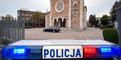 Policja otoczyła kościół w trakcie pogrzebu. Co się działo na Puławskiej?