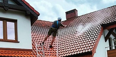 Wiosenne mycie elewacji i dachu w Warszawie - kiedy warto je zaplanować?