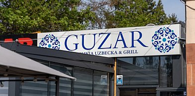 Uzbecki bar wciąż zatruwa życie. „Policja odjeżdża, taksówki wracają”