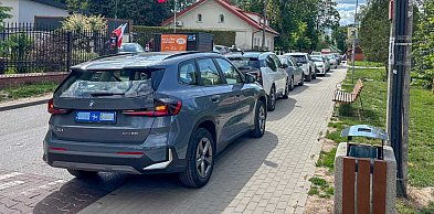 Kierowcy blokują chodnik na Ludwinowskiej. Ratusz: Słupków nie będzie