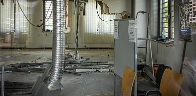 Demolka w urzędzie dzielnicy. Wrócą biurka na godziny
