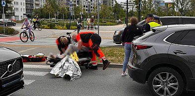 Groźny wypadek na Ursynowie. Rowerzystka trafiła do szpitala