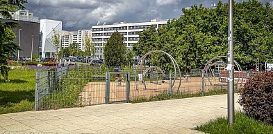 Zamykają plac zabaw przed wakacjami. Zmieni się nie do poznania!