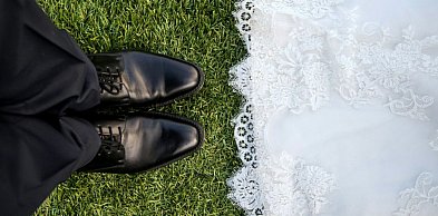 Eleganckie buty na ślub – co powinien wiedzieć przyszły pan młody?