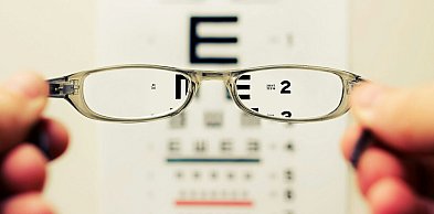 Zbyt duża wada na laser? Jak implantacja soczewek fakijnych pomaga pacjentom z wys