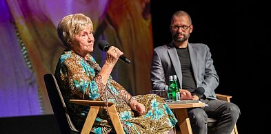 "Rzuciłam to rzępolenie". Aktorka Teresa Lipowska spotkała się z sąsiadami!-37248