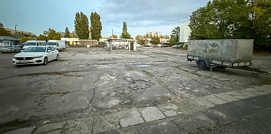 Teren za Megasamem przejdzie lifting. Beton do usunięcia. A co dalej z działką?-37449